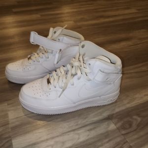 White Nike Men's Airforce one mid, 7.5